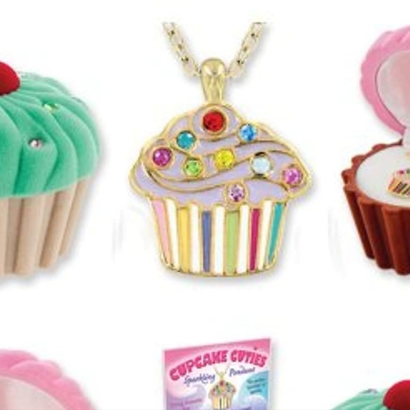 Cupcake 🧁 nacklace - Picture 3 of 4